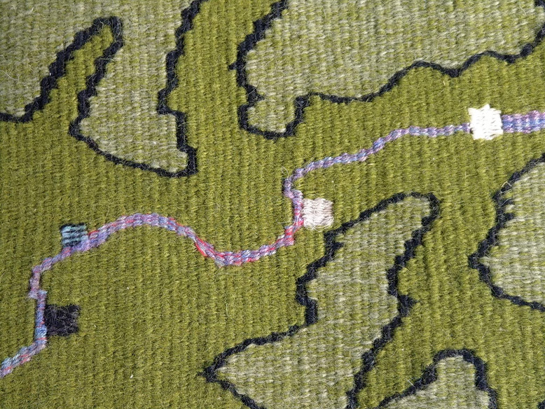 britishtapestry's tweet photo. Anna Wetherellll "Test/100/25k" 22 x 34cm
Wool, Silk, Flax paper on a cotton warp.
"Threads in Sheds. Weavind Sheds. Sheds for threads. Water powered sheds - fulling mill, silk mill, corn mill, paper mill. Chalk stream, powering life"
#britishtapestrygroup
#threadsinsheds https://t.co/J0aKai2eAS