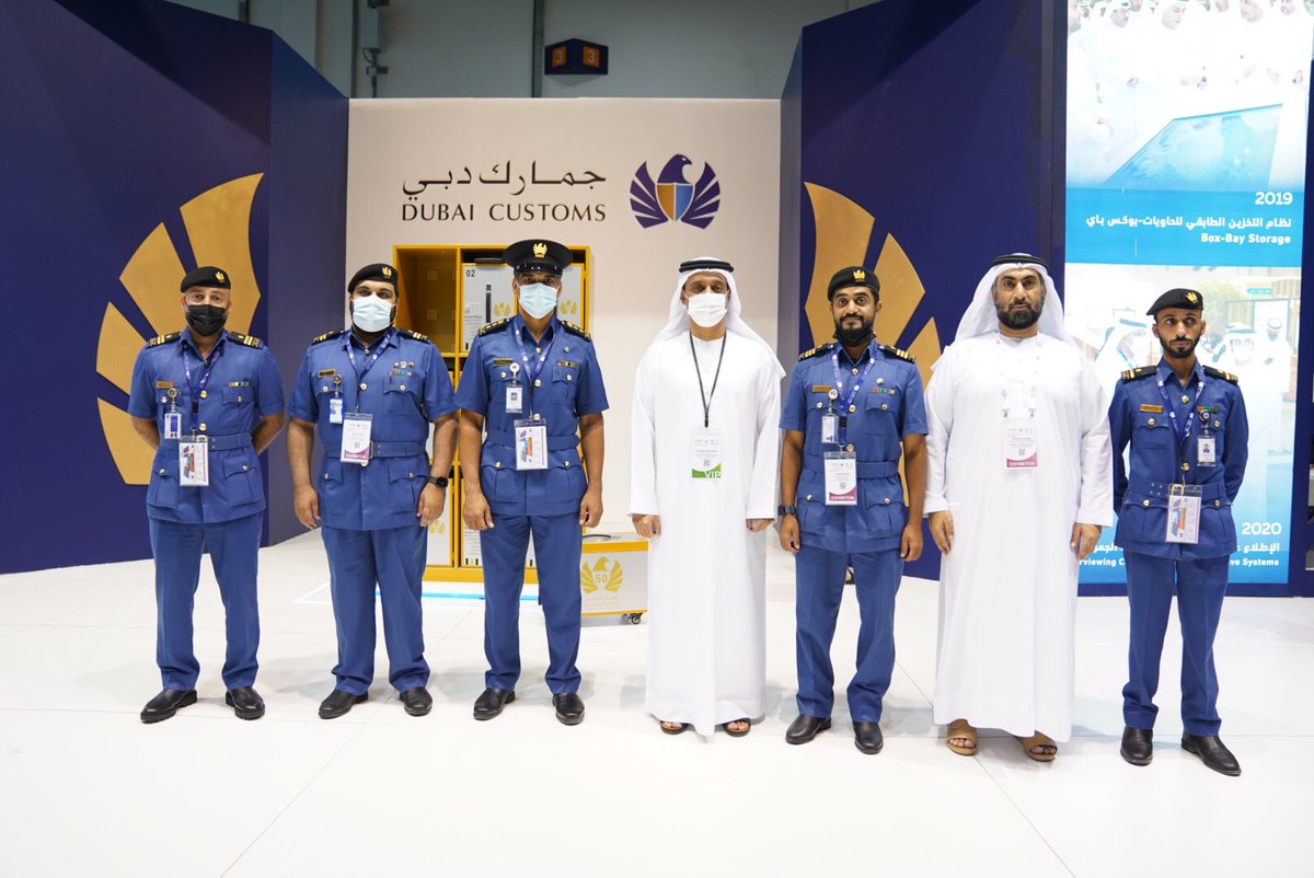 DubaiCustoms's tweet photo. زار سعادة أحمد عبدالله بن لاحج الفلاسي المدير العام للهيئة الاتحادية للجمارك منصة #مؤسسة_الموانئ_والجمارك_والمنطقة_الحرة في معرض #جيتكس حيث اطلع على المشاريع المشاركة  كما استمع لشرح مفصل عن مبادرات #جمارك_دبي الذكية حيث أثنى على جهود الدائرة في تعزيز #التجارة وحماية المجتمع. https://t.co/u1YQDjzIpP