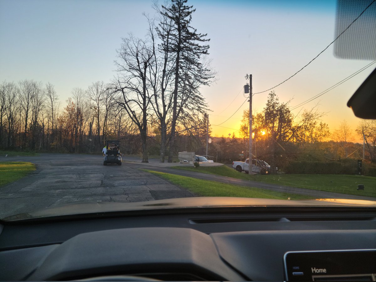 28CJohnson's tweet photo. #picaday196 frost delay underway https://t.co/GlPKtZhd5k