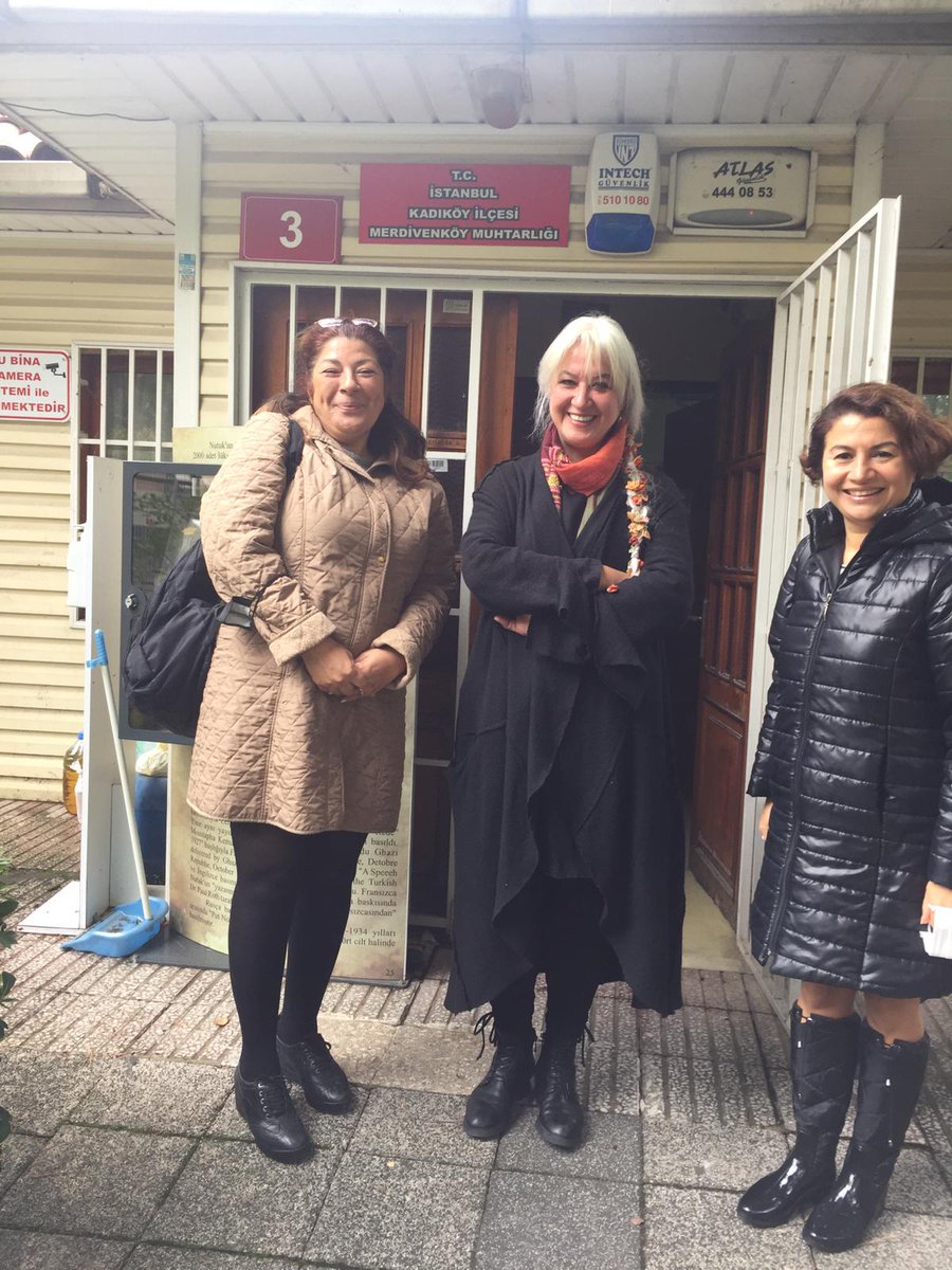 devakadikoy's tweet photo. Kadıköy DEVA kadın başkanlığımız bugün Merdivenköy mahalle muhtarlığımızı ziyaret etti.
Kadınların siyasette ve yönetimde insiyatif artırma konusunda proje tartışıldı. Mecra DEVA denildi…
#devapartisi
#devaistanbul
#devakadikoy
@alibabacan
@drerhanerol https://t.co/fv9EDWqUog