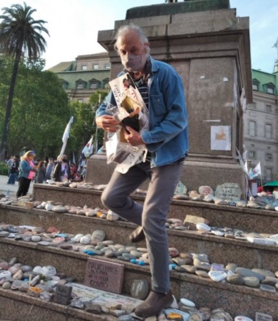 Micaela_Matera's tweet photo. Hasta ayer pensaba q los 116.000 muertos x Covid nos dolían a todos los argentinos
Q sin importar edad, clase social o pensamiento político,todos respetábamos esas 116.000 memorias
Ayer quedó claro q no
Ayer fue un día negro
Ayer quedó a la vista al lado más #Miserable de algunos https://t.co/4mxcIixjL3