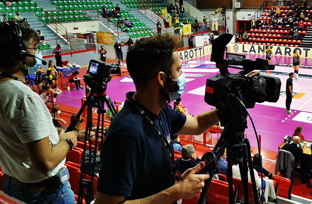 SaGa_Multimedia's tweet image. Diretta live #streaming per la stagione 2021/2022 del Campionato Femminile Serie #A2 #Volleyball #FuturaVolley Giovani @BustoCitta 

#sports #VolleyNews #volley #SerieA #regia #tv #television #audiovideo #live #palaborsani #bustoarsizio #greenpass #news 

 sagamultimedia.it/2021/10/18/dir…