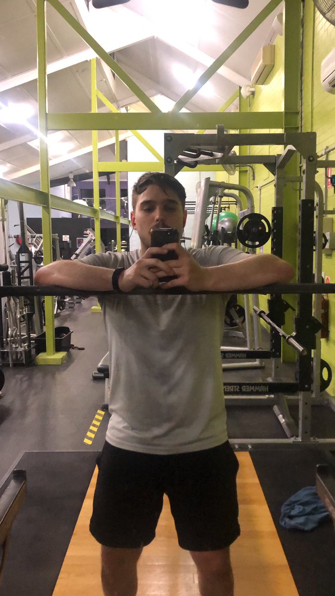 sebo_14's tweet photo. Squats for god https://t.co/g8OyH8nTfi