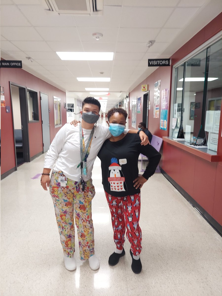 LilBittyBritt88's tweet photo. Happy Homecoming Week Greyhounds!!!💯🎯🥳💥
#MsLemon💻
#MsPerez🤩
#MPVAGreyhounds💜
@MeyerlandMS
@MPVAPTO 
@HISD_Wraparound 
@Bellaire_Wrap 
@AudenSarabia 
@HoustonISD https://t.co/gw4oscSHZl