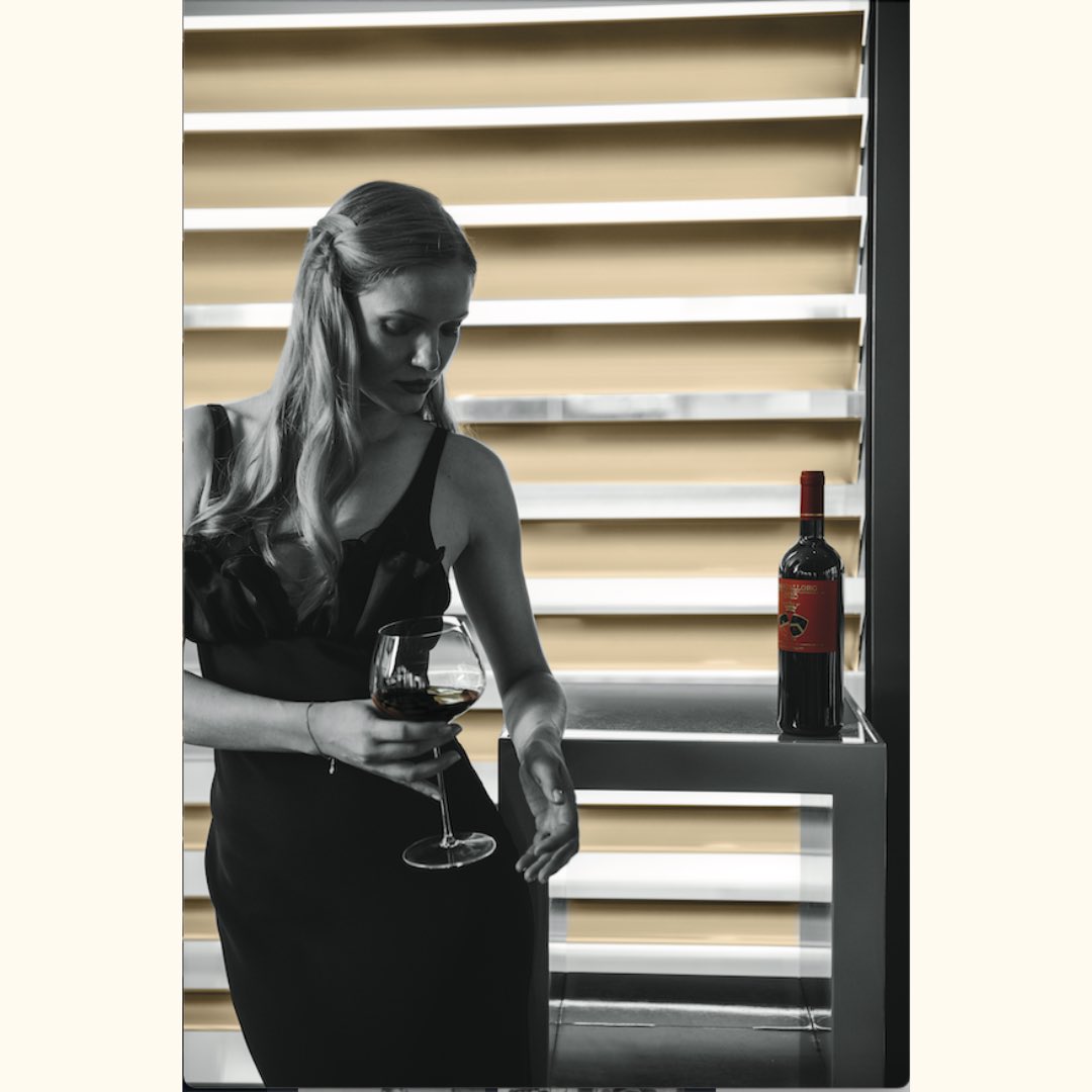 ✨A new star is born: #SassoalloroOro, Sangiovese Grosso 100% BBS11 - for the 30 years of Sassoalloro. The launch campaign and event were celebrated together with @Armani_Hotel_MI . 
More info and all the pics ➡️ bit.ly/SassoalloroOro… 

#winelovers #winetime #Armani