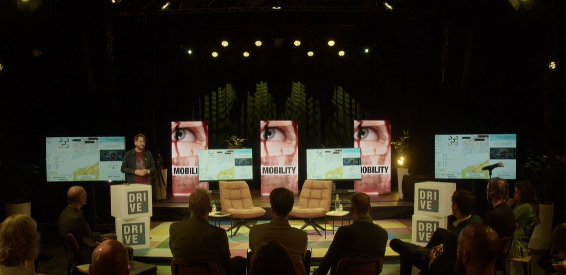 And... we're live! Our first speaker is @bobcorporaal from @cleverfranke

Tune in: clicknl.nl/en/events/driv…

<a href="/DesignUnitedNL/">Design United</a> <a href="/designembassies/">World Design Embassies</a> <a href="/CLICK_NL/">CLICKNL</a> <a href="/Effenaar/">Effenaar Eindhoven</a> <a href="/dutchdesignweek/">Dutch Design Week</a>