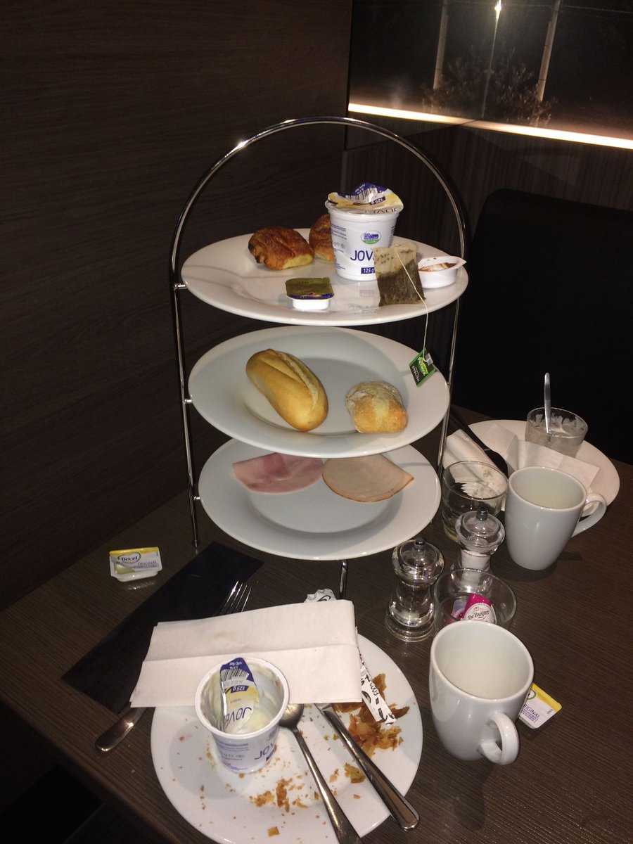 DorinePutman's tweet photo. @EdenHotelsNL #Eindhoven de voedselverspilling is hier structureel  enorm, doordat alle gasten ongevraagd een tray met voedsel krijgen. Alles wat overblijft gaat de vuilnisbak in. Dat kan anders als je zelf kiest! https://t.co/Ti9LFggmBE
