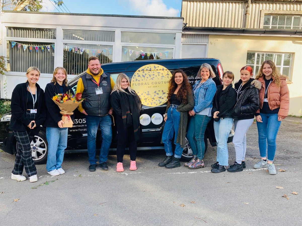 How lucky were we to have a guest speaker visit from the fantastic Jay @floralcouturebyjay last week! Talking about his journey and floristry business really inspired our students. We can't thank you enough Jay! #guestspeaker #shoplocal #localflorist #exstudents #level2floristry