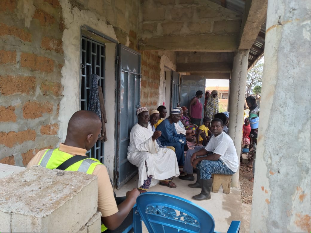 daoudab32's tweet photo. Appui au développement.
Nous travaillons sur des alternatives avec les communautés villageoises de Souapiti, qui font face à de grandes menaces climatiques.  (Montée des Eaux, Mouvements tectoniques...).

Nous sommes le Cabinet CECAD. https://t.co/pTZOytdR9f