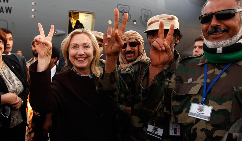 El 18 de octubre de 2011, la Secretaria de Estado de Obama, Hillary Clinton, aterrizaba en el aeropuerto de Trípoli, Libia, en una visita que fue considerada de "sorpresa". Dos días después, Gadafi moría asesinado y USA comenzó la invasión arrasando al país más rico de África.