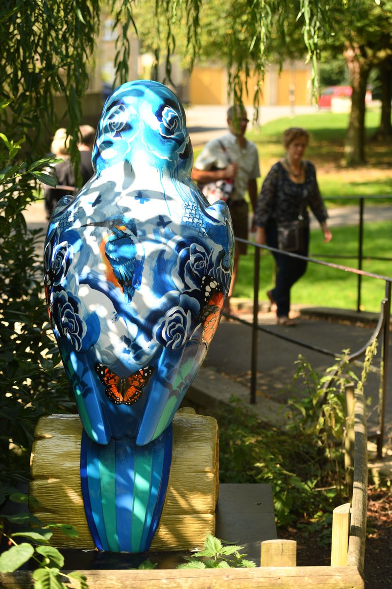 You can adopt your favourite bird right now via the buy now option on our website and in-app - it's the best way to secure your favourite! Tag the person you know who fell in love with one of these beautiful pieces. 

📸 Russell Sach
🎨 <a href="/GemmaCompton/">Gemma Compton</a>

#Kingfishertrail #kingfisher