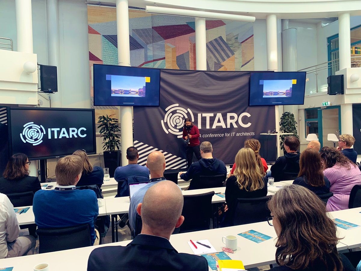 ITARC 2021 är igång! Först ut var Professor Megan Reitz och nu står Barry O’Reilly på scenen under rubriken ”The Philosophy of Architecture”. #itarc2021