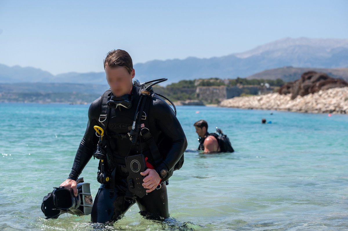 352SOW's tweet image. #SOF Truth #2: Quality is better than quantity.
A small # of people, carefully selected, well trained, and well led, are preferable to a larger number of forces, some of whom may not be up to the task. 
#SOFinEurope #321STS #tipofthespear 
@AFSpecOpsCmd 
@US_SOCEUR 
@HQUSAFEAFAF