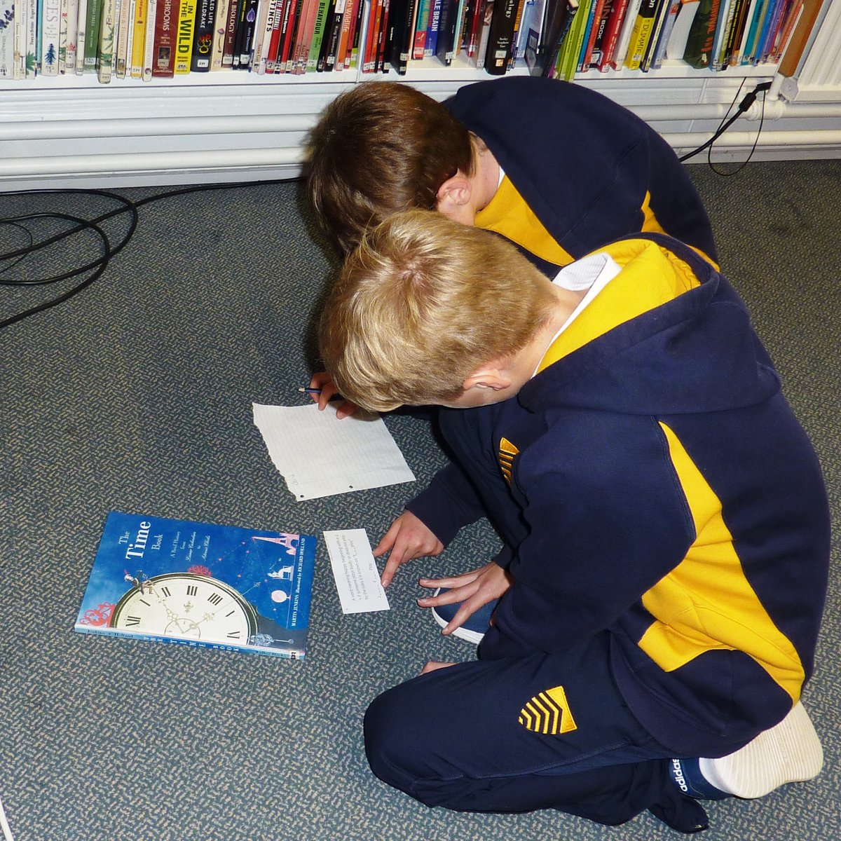 HerefordCS's tweet photo. 🙋🏽♀️DofE // As part of her #DofE, Year 12 pupil Sterling M-B is volunteering in the HCS library. Last Friday, she organised a treasure hunt for Year 7 & 8 pupils. Clues were hidden in books and the trail led all around the library. Well done, Sterling!
#HCSDofE @HCSHead https://t.co/ScvsvozPn2