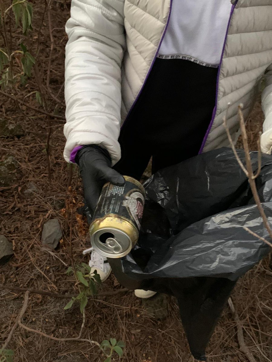 movingtheplanet's tweet photo. Acampada responsable 💚🌎
Disfrutamos de una noche en la naturaleza, al mismo tiempo que hicimos #movingchain 🚮
👏👏 A nosotros nos enseñaron que teníamos que dejar los lugares a los que vamos, mejor de lo que lo encontramos 💚 Ayudemos entre todos a hacer un lugar mejor 🌎💚 https://t.co/9q53LCLubi