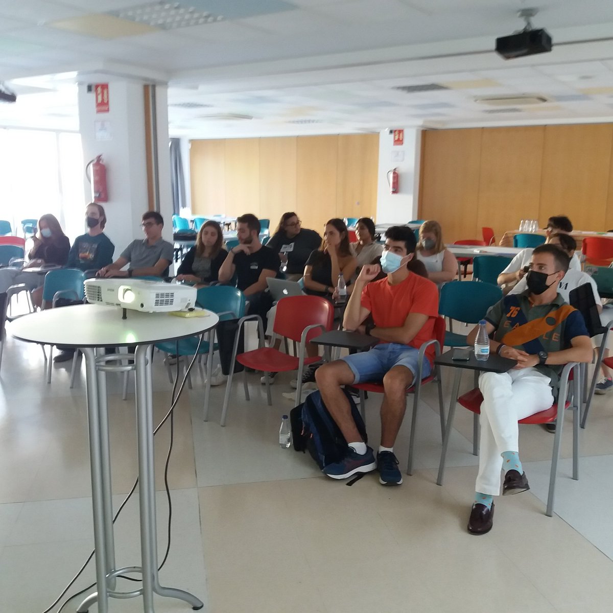 MalagaJuntaEE's tweet photo. ¡Un fin de semana muy productivo! En #Málaga, primer #CampamentoEmprende, organizado por @aemprende con @EducaAnd e @IAJuventud, en @inturjoven de #Torremolinos. #Talento a raudales, presentaciones, charlas y mucho más.
Noticia del evento: https://t.co/AKZjDjz9cI https://t.co/1kKUydiTAc