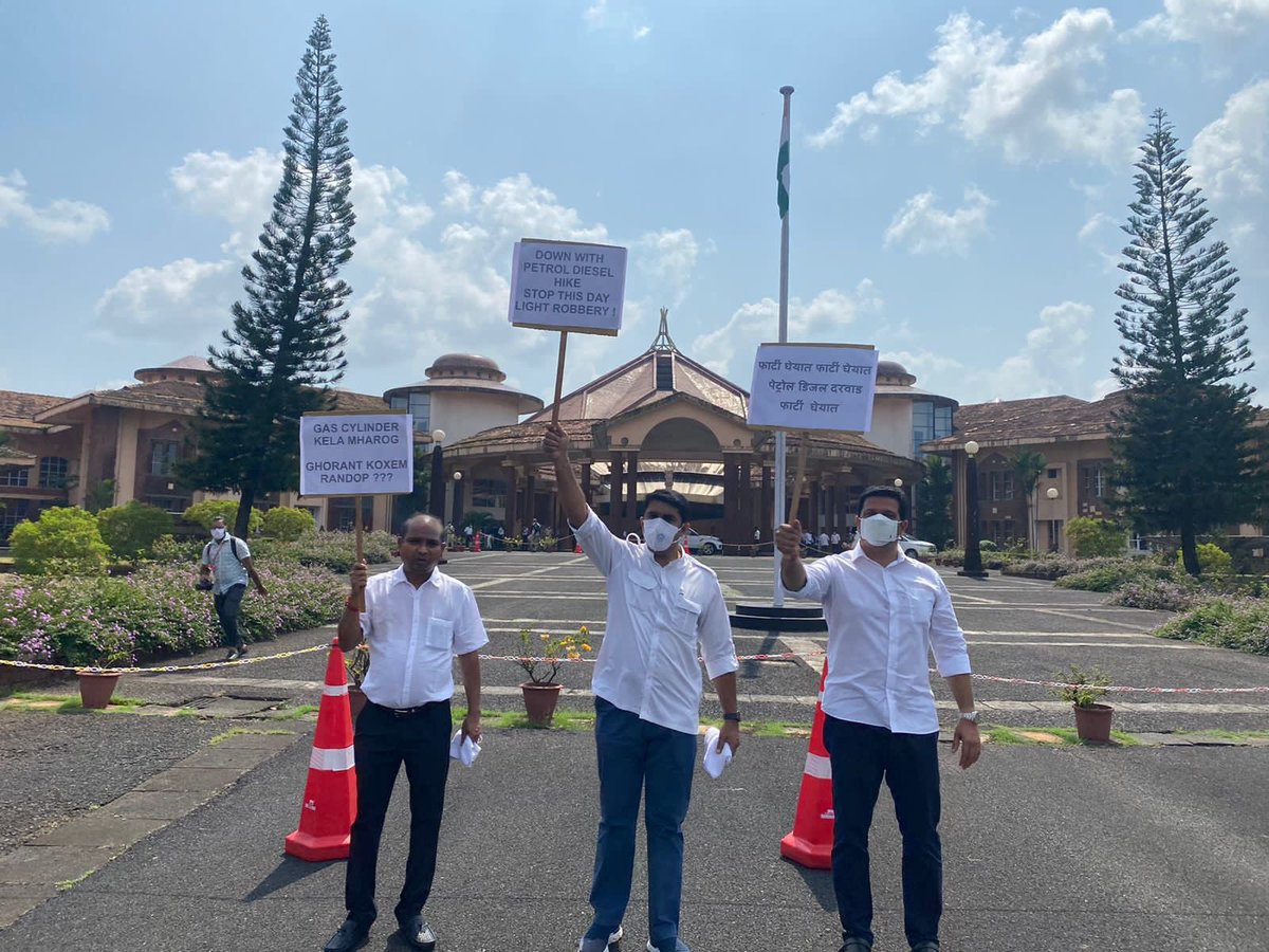 VijaiSardesai's tweet photo. Enough is enough of the #BJP govt’s troubling and extorting money of everyday #Goans. The #FuelPrice in Goa is nothing but a day-light robbery taking place! In 2022 we will support #Goemkars with a 20% fuel subsidy! #ChalYaFuddem towards a greener, sustainable #Goa https://t.co/egqgyixvT9