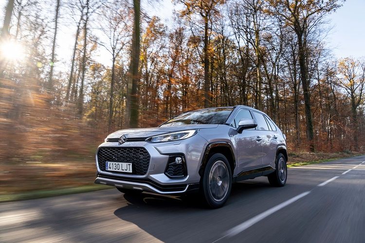 #SuzukiAcross híbrido enchufable el compañero perfecto para empezar bien la semana. 😉😉😉

#Suzuki #SUV #PHEV #Hybrid #SuzukiLucena