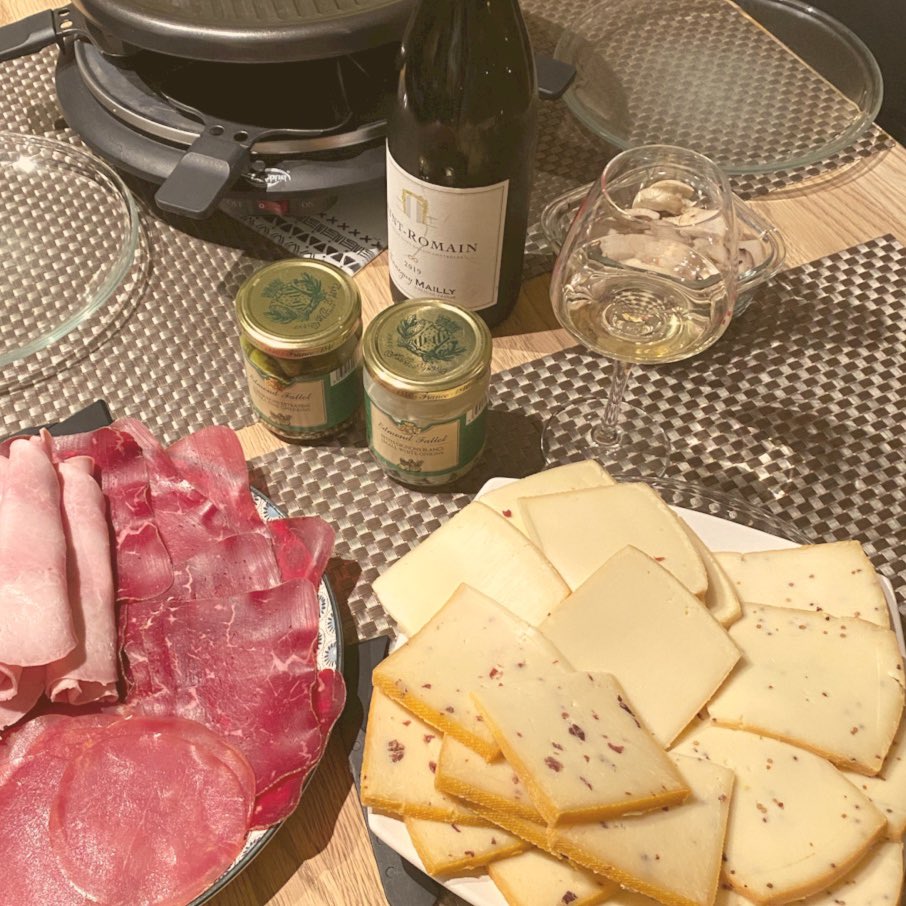 MoutardesFallot's tweet photo. #raclettetime ! 🤩 https://t.co/MrAGZ9YKYP