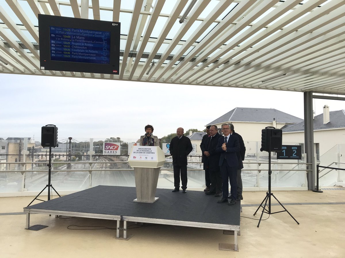 Inauguration de la passerelle de la gare de Chartres. Un projet ambitieux de connexion entre la gare et son environnement humain et économique.  <a href="/RCValdeLoire/">Région Centre-Val de Loire</a> <a href="/ConnectGares/">SNCF Gares & Connexions</a> <a href="/VilledeChartres/">Ville de Chartres</a> <a href="/SNCFReseau/">SNCF Réseau</a> <a href="/SNCFimmobilier/">SNCF Immobilier</a>