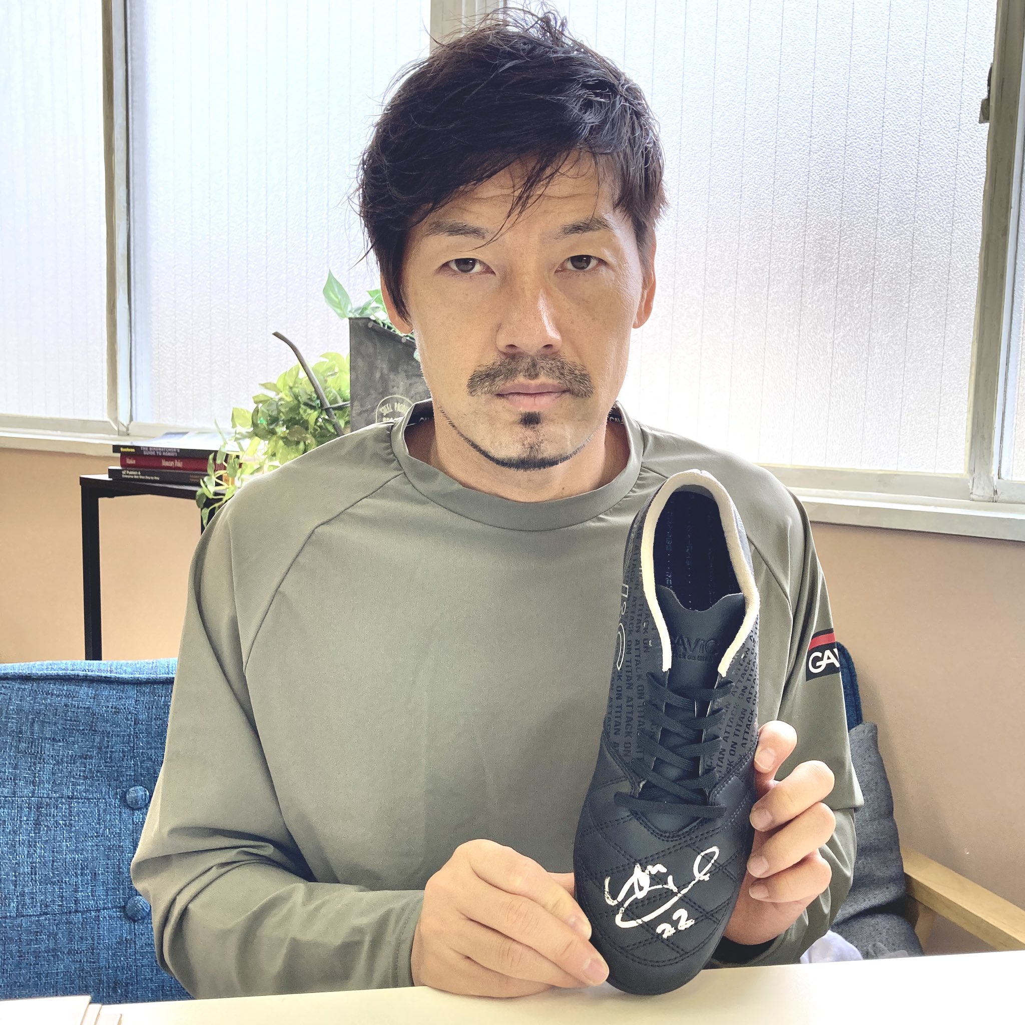 Gavic ガビック ガビックと 松井大輔 選手との取り組みを記念してサイン入りシューズと色紙をプレゼント 応募方法 Gavicofficial をフォロー このツイートに松井大輔選手への応援コメントをつけて引用rt 下記を必ずお読みの上ご応募ください 続く