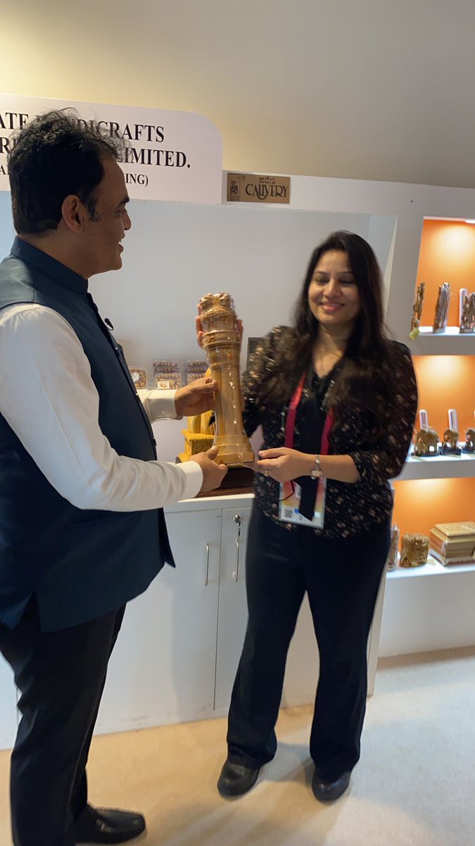 D_Roopa_IPS's tweet photo. Thanking Sri .@drashwathcn , honble minister for IT-BT who visited "Cauvery" at India pavilion, Dubai expo. Response of people at pavilion has been very encouraging. It's heartening to see people coming forward to promote,take franchisee of "Cauvery"  #MakeInIndia #VocalForLocal https://t.co/hM5oVfxkvJ