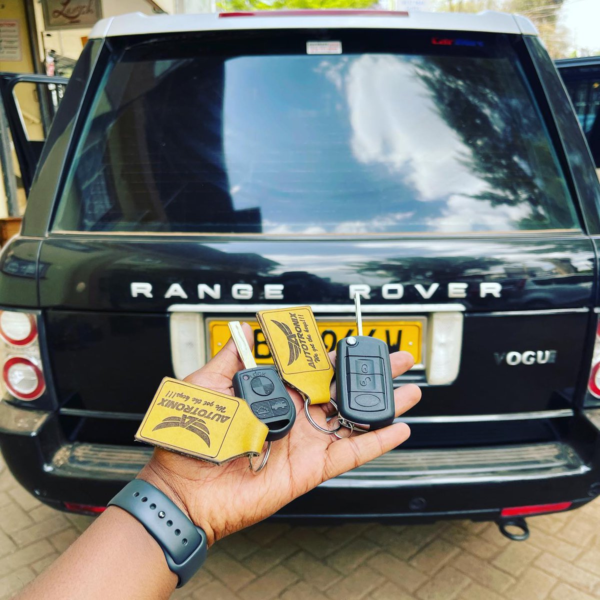 autotronixpesh's tweet image. Lost your car key?
Locked out of your car?
Need a duplicate key for your car?
Call  or text us on +254 703 888 777 
#JanetMbugua
#GovernorMutuaExposed
#Wanyama
#BRINGJEFFHOME 
#Juliani