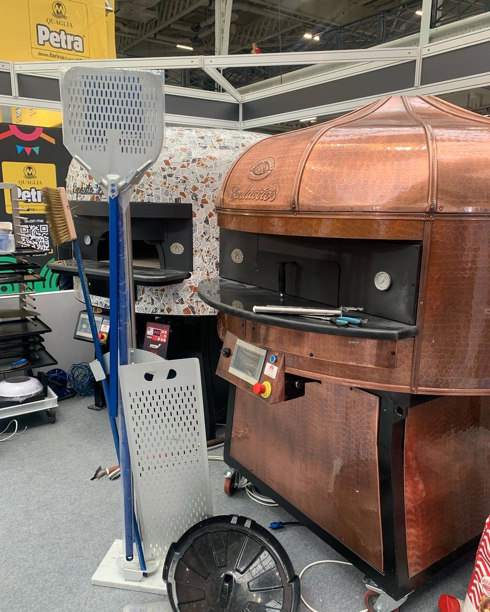 ManiarNazim's tweet image. Day One of The European Pizza Pasta Show Olympia London. Visit Sweetheat on stand D60 sweetheat.co.uk #pizzapastashow @pizzapastashow #pizza #pizzeria #pizzaequipment #sweetheatheateddeliverybags #restaurant #takeaway #fastfood #italianrestaurant #chef #hospitality