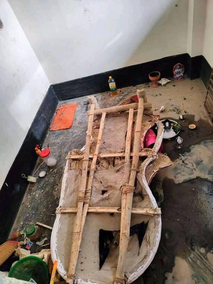EthenHunt461's tweet photo. We demand safety of Bangladeshi Hindus. Raised fist
#StopCommunalAttack
#SaveBangladeshiHindus
#SaveHindus https://t.co/RlF8D7ToQ0