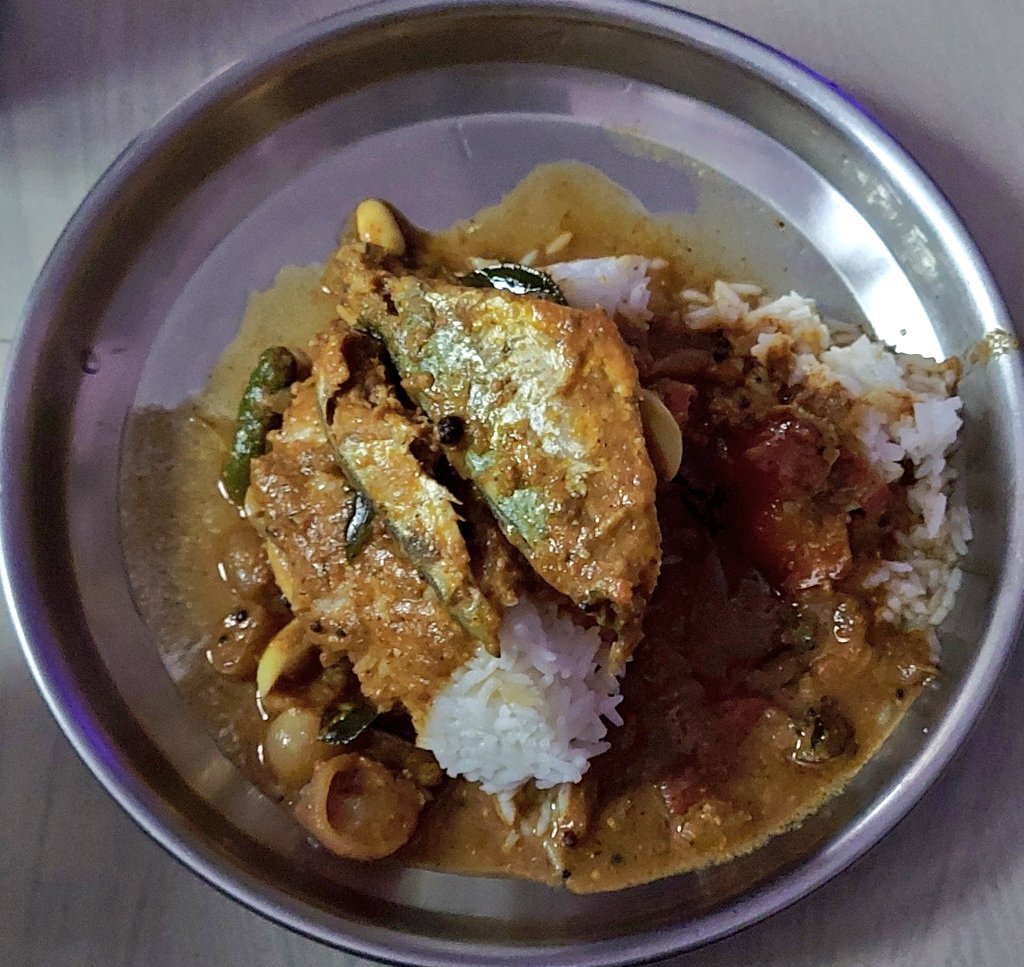 naanyaar08's tweet photo. #MondayMood
#Lunchtime #Rice #Fish_Gravy #Fish_Fry #நான்_யார் @aalanpangali https://t.co/JeRLvMdLx1