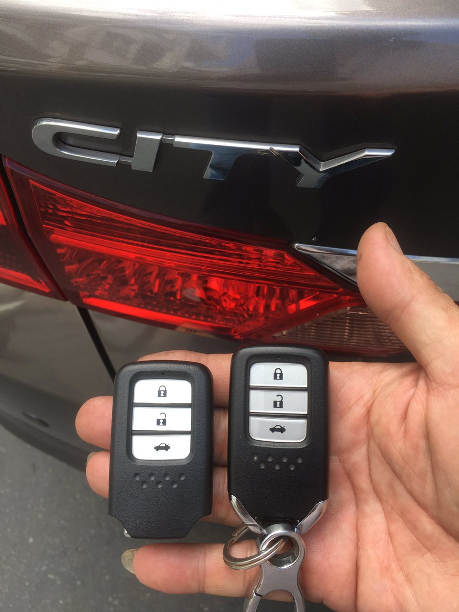 Lộc đầu tuần làm thêm chìa smart key honda city . Xử lý nhanh gọn lẹ mọi nhu cầu về khoá oto xin LH 0972807080 gặp a Đức pv 24/7.  Khoahuuthiet.com.