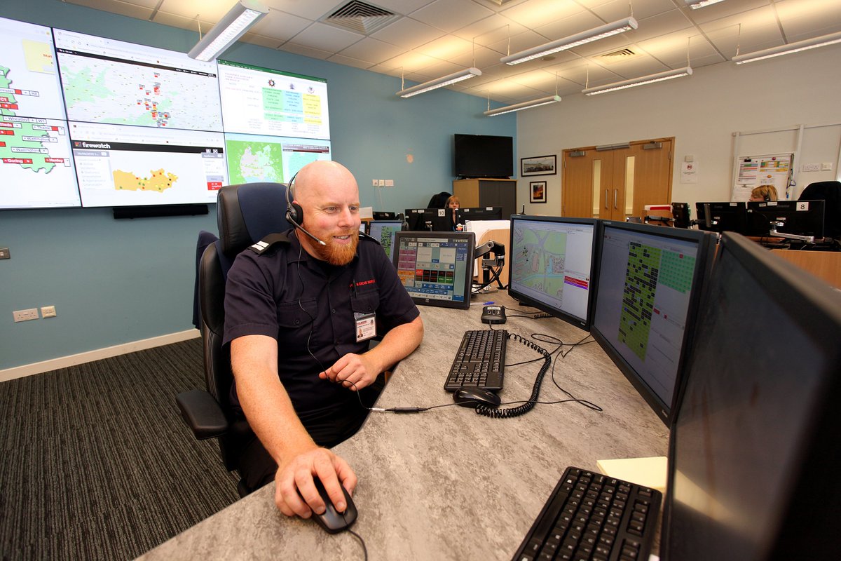 Happy #InternationalControlRoomWeek to all of our #ControlRoomHeroes in the Thames Valley Fire Control Service who serve the people of Royal Berkshire, <a href="/OxonFireRescue/">OxonFireRescue</a> and @Bucksfire. We want to say thank you for your service to your communities 👏