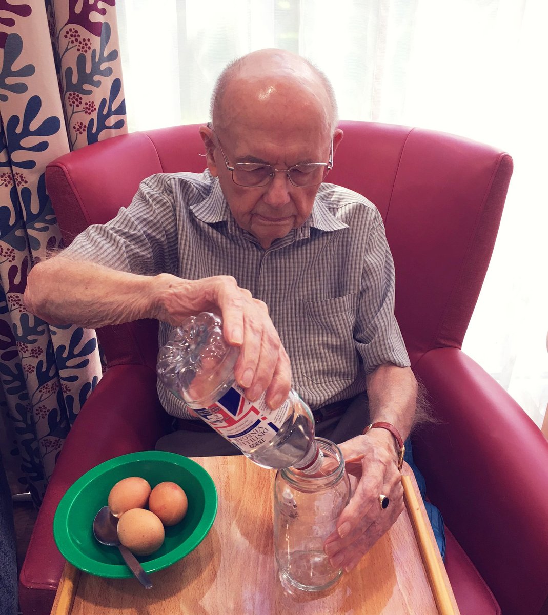 futurecaregroup's tweet image. As part of our celebrations for World Egg Day, the Residents of Oaklands joined in with our crazy Bouncing Egg “Eggsperiment”. 
Not all were successful, however, 5 out of 6 eggs bounced with only 1 failing and splattering on the tray!
🥚💜
#worldeggday #bouncyegg #experiment