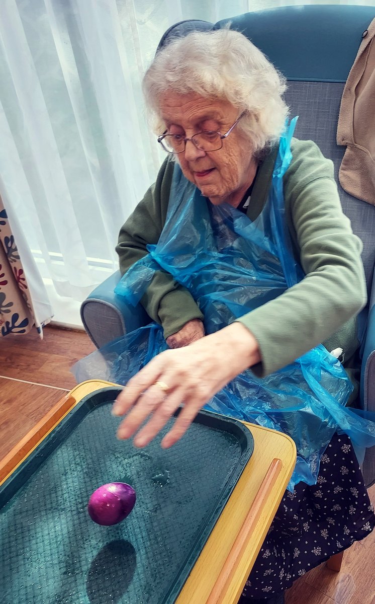 futurecaregroup's tweet image. As part of our celebrations for World Egg Day, the Residents of Oaklands joined in with our crazy Bouncing Egg “Eggsperiment”. 
Not all were successful, however, 5 out of 6 eggs bounced with only 1 failing and splattering on the tray!
🥚💜
#worldeggday #bouncyegg #experiment