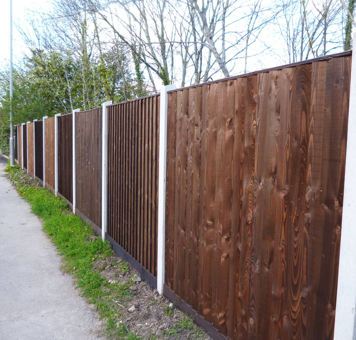 JohnBrightLtd's tweet photo. Closeboard fencing with concrete slotted posts installed by John Bright fencing. https://t.co/QNa5OV5MK9 #concrete #closeboard #fencing #jbf #timber #dorset https://t.co/evddMJO9tZ