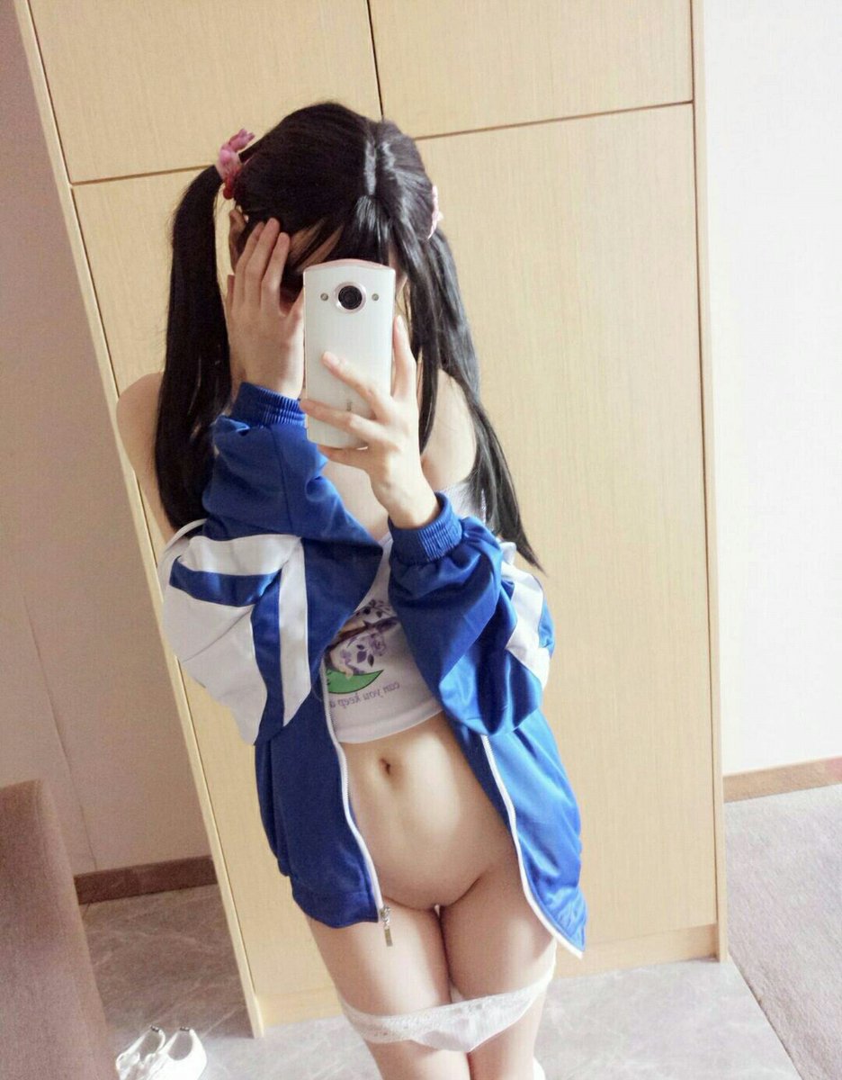 anye1314's tweet photo. 校服露出 https://t.co/aOGlx06T7K