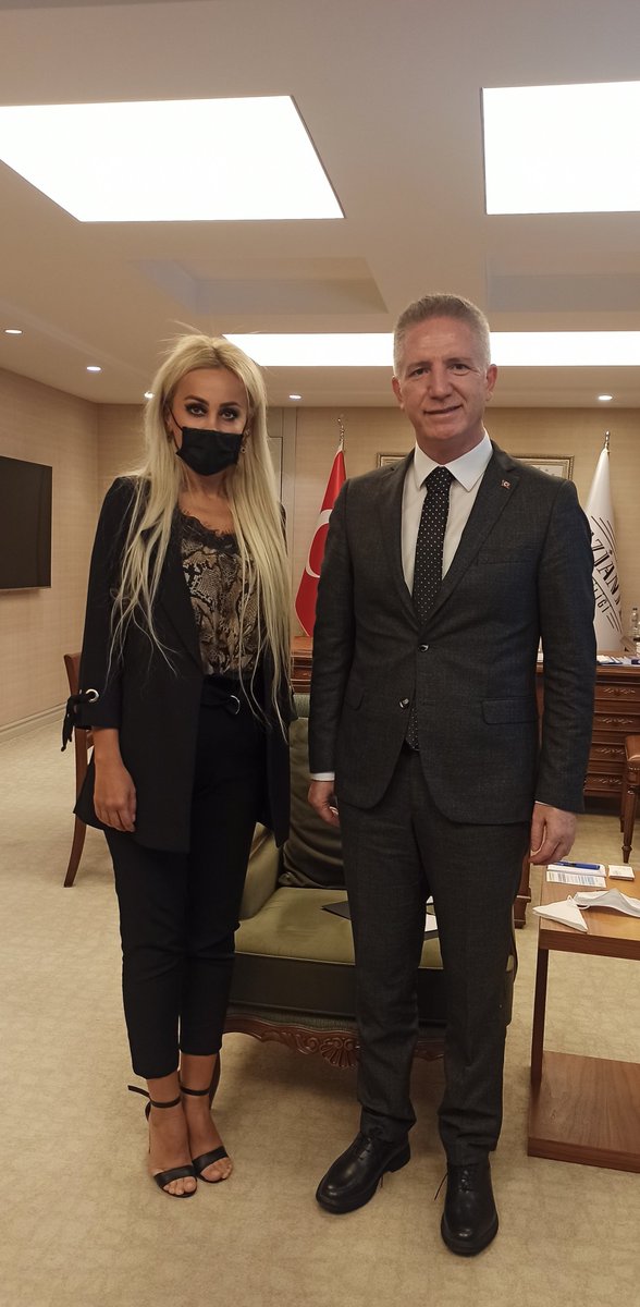 Gaziantep'te yaptığı başarılı işlerle anılan, enerjisi, birleştirici tavrı ve şehre hizmetleriyle herkesin gönüllerine dokunan Valimiz Sayın Davut Gül ile bir hatıra...