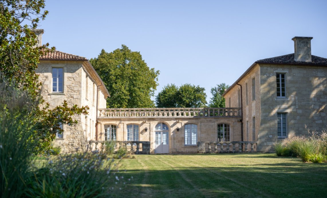 MarionPargade's tweet photo. Pulpe a posé ses valises le temps d’un week-end au @Ch_deFerrand : vendanges, atelier d’assemblage, nuit magique et découvertes culinaires, je vous raconte TOUT juste ici😉👇https://t.co/mQ0YvuGCOs  #SaintEmilion #Bordeauxwinetrip #Vinsdebordeaux #Bordeaux ©Guillaume de Tapol https://t.co/nIpN2iFcxi
