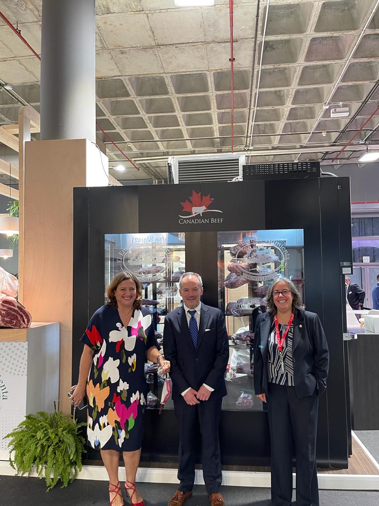 Today starts out #SG2021 @SalonGourmets 

A unique opportunity to learn more about the quality of Canadian products.
Join us and enjoy our showcookings and cocktail events! #TasteofCanadaEurope 

🤤ow.ly/YSAe50GrYsy