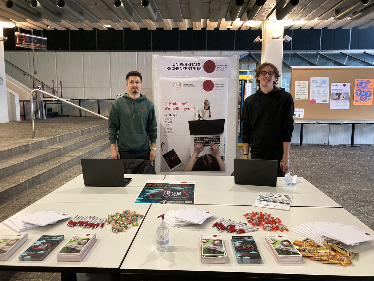 URZINFO's tweet photo. Willkommenstag für neue Studierende: Bis 13 Uhr könnt Ihr unseren Stand in der Triplex-Mensa besuchen. Die wunderbaren Kollegen von IT-Service freuen sich auf zahlreiche Besucher:innen, die sie mit Infos (und pratischen & leckeren Give-aways 😄) versorgen können! #studienbeginn https://t.co/hhhqPLWWpx