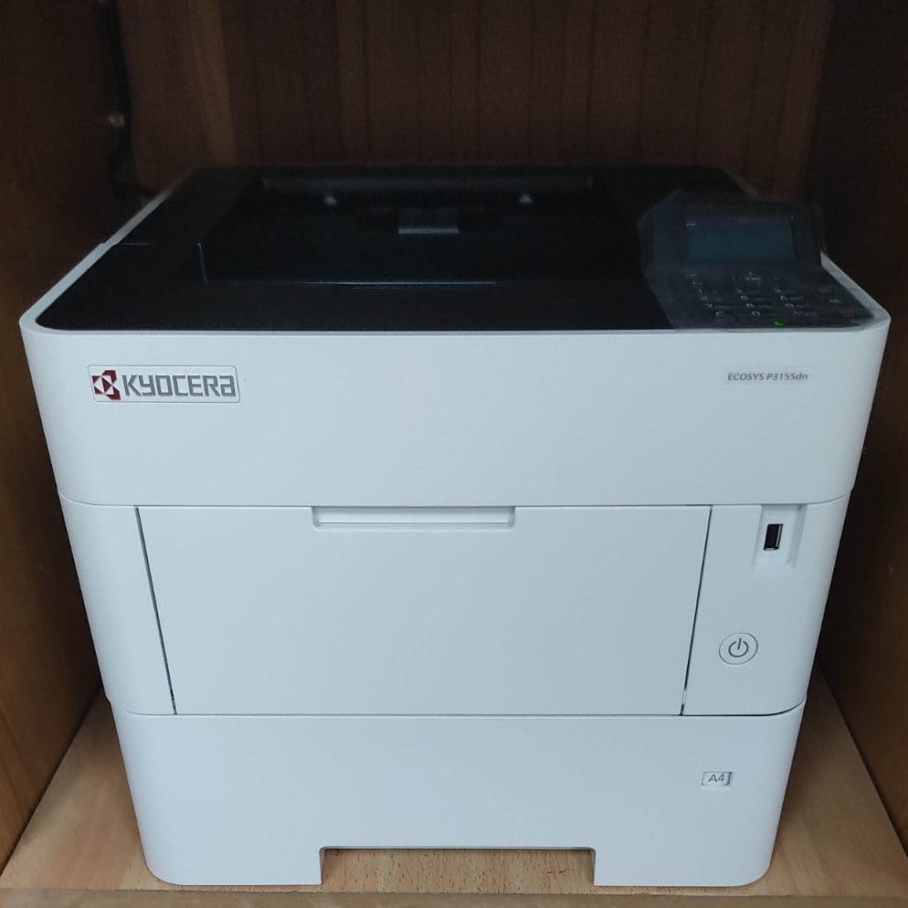 SeguraOfimatica's tweet photo. Buenos días, empezamos la semana instalando una impresora monocromo altamente productiva y compacta dirigida a grupos de trabajo de pequeño y mediano tamaño. Con una alta velocidad de 55 páginas por minuto y un tiempo de primera impresión de tan sólo 4,5 segundos. https://t.co/WBUEScJGv4