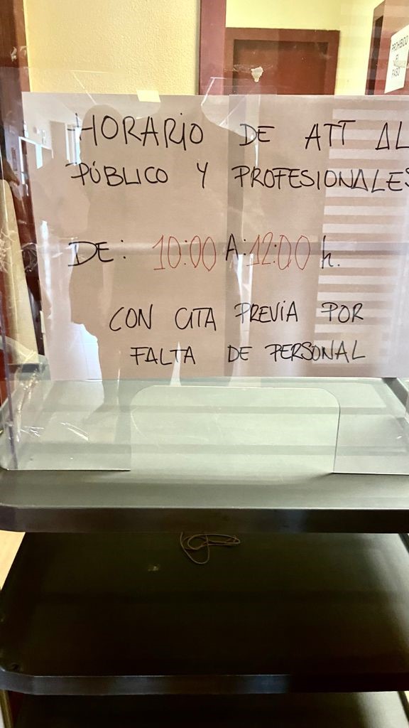 Opomermaid (@opomermaid) on Twitter photo Así están en los juzgados <a href="/justiciagob/">Ministerio de la Presidencia, Justicia y R. Cortes</a> y tanta gente aprobada mirando el techo de su casa. Desde @TurnoLibreDef denunciamos esta precariedad y la incompetencia de los que deberían estar buscando soluciones..#DefensaTurnoLibre #FaltaDeMedios Así están en los juzgados <a href="/justiciagob/">Ministerio de la Presidencia, Justicia y R. Cortes</a> y tanta gente aprobada mirando el techo de su casa. Desde @TurnoLibreDef denunciamos esta precariedad y la incompetencia de los que deberían estar buscando soluciones..#DefensaTurnoLibre #FaltaDeMedios