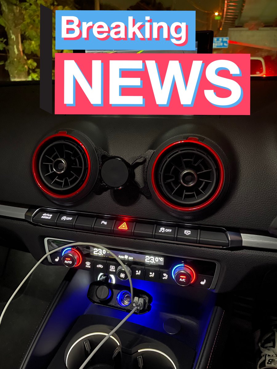 taku_jb64_462's tweet photo. 最強の充電器とスマホホルダーを手に入れた
#アウディのある生活 #8vs3 https://t.co/t8VKj0hHLO