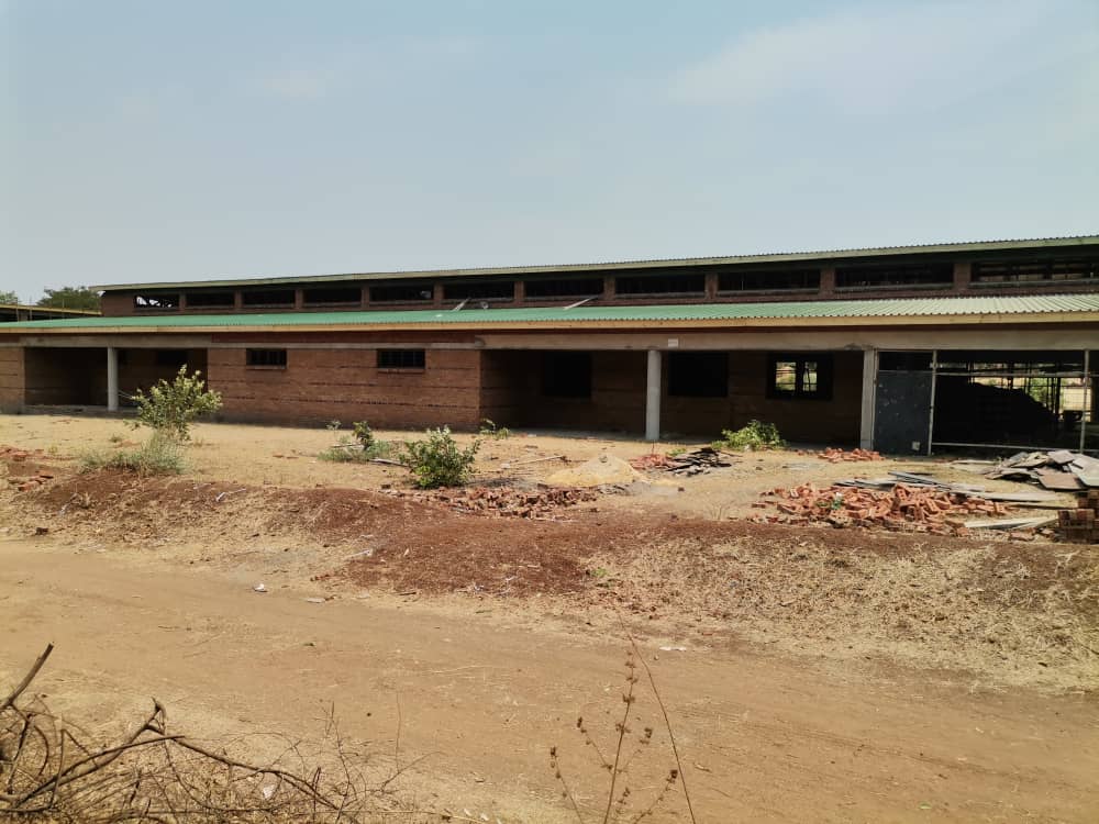 InfoMinZW's tweet photo. Lupane Provincial Hospital is now at roofing stage. It is one of the key projects in Matabeleland North which the Second Republic has earmarked to complete in 2022 #Vision2030 #Devolution #ZimSanctionMustGo https://t.co/gBG2nu7fKy