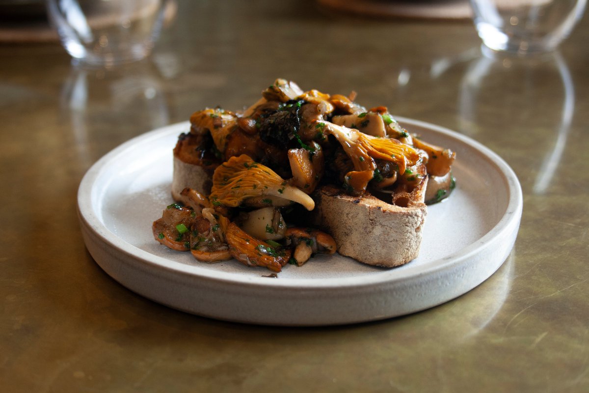 Introducing: The Vine Bar! 🍇

Perfect for laid-back lunches, enjoy fresh seasonal small plates paired with wines by the glass. Simply graze away an afternoon with good food and great company.

Open Wednesday to Saturday, 12.30-2.30pm.
the-vineyard.co.uk/eat/vinebar/

#wine #lunch