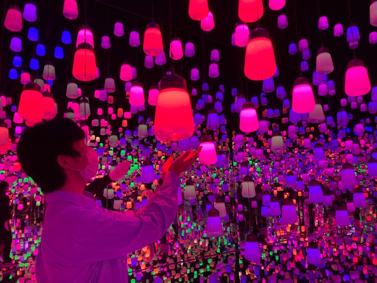 Ryuto Yamashita 先日 お台場にあるteamlab Borderlessに行ってきました 好きなディズニー映画であるラプンツェルで使われていたランタンのシーンを体験することができ とても素敵な時間を過ごすことができました T Co Hhnyvfleby