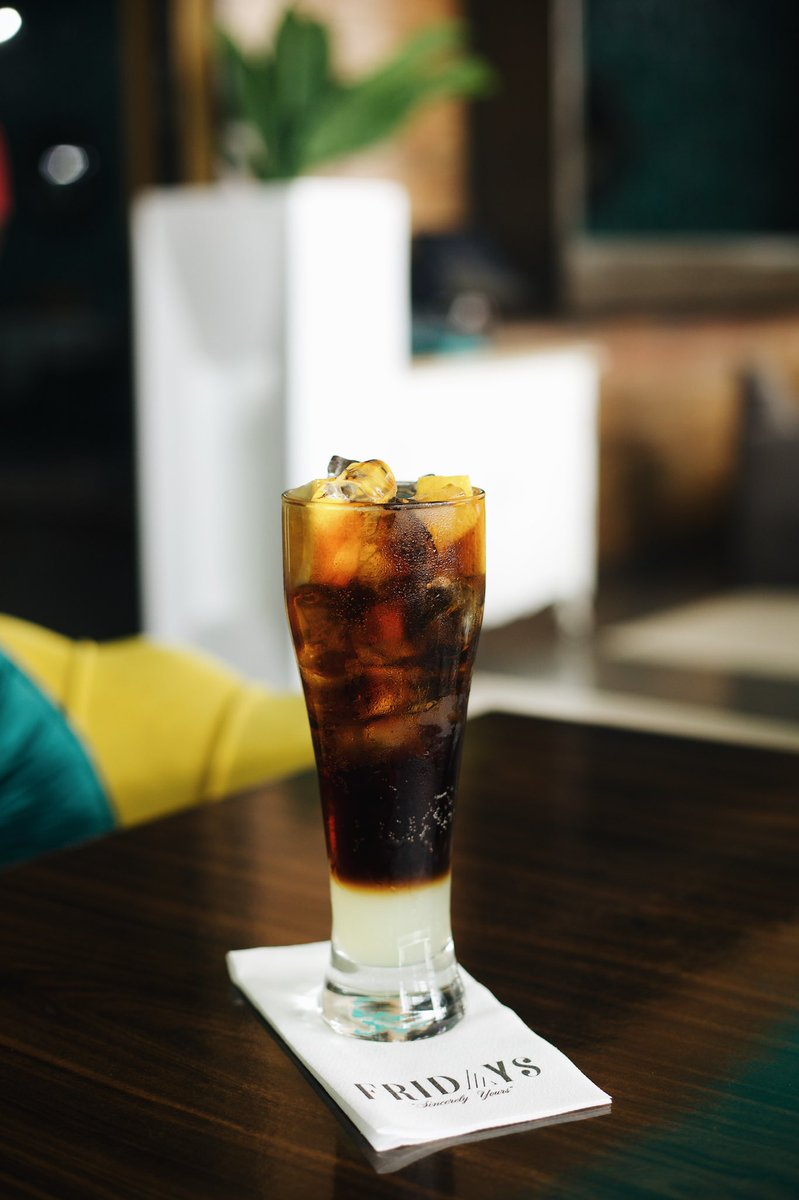 FRIDAYS_restaurant tweet media