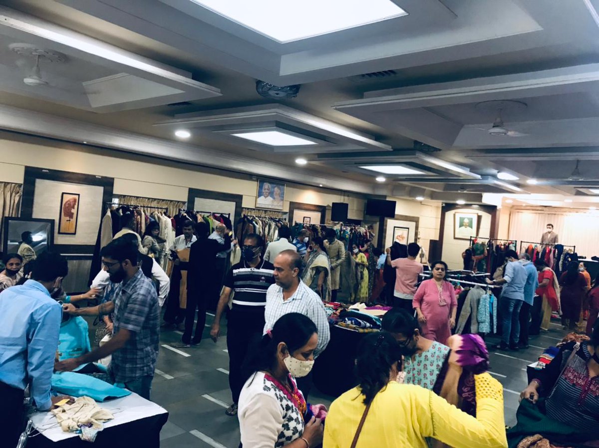 chheda_pravin's tweet image. Shri Vagad Visha Oswal Vikas Samaj
ORGANISED 
Rarely Used #WeddingGarment #exhibition &amp;amp; #Sales
Today 18th and Tomorrow 19th October
At Paramkeshav Baug, #Ghatkopar (W).
*Supported by:
Shri #GhatkoparVagadVisaOswalSamaj.
