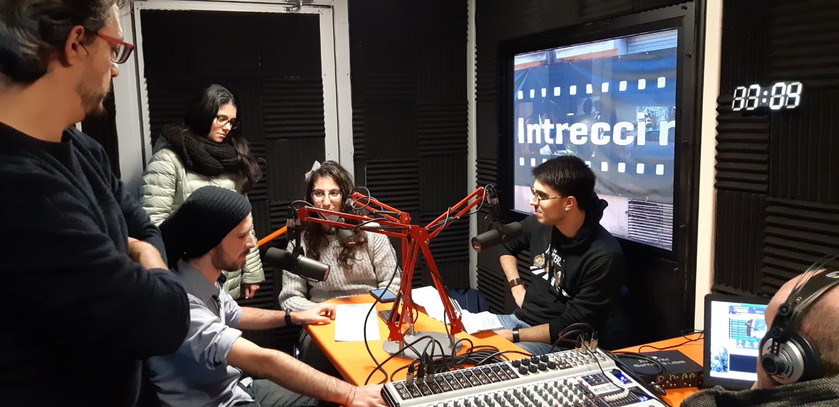Torna anche quest’anno il #Laboratorio "Critica Il Corto", tenuto da Edoardo Peretti e Claudio De Pasqualis con la collaborazione di <a href="/UnicaRadio/">Unica Radio</a>.

👉Leggi il #bando e scopri come inviare la tua # candidatura:  bit.ly/3DP1BQp

#passaggidautorelab
