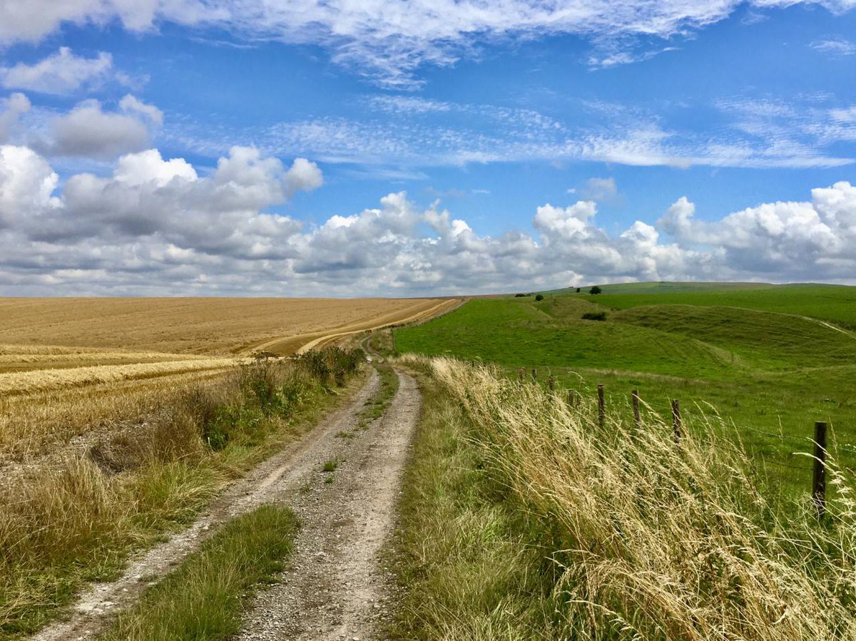 I plotted and rode a spectacular 100-mile cycle route around Wiltshire this summer — the Wiltshire Round weekender — taking in some awesome trails, beautiful countryside and epic sites, including Avebury and Stonehenge. Read about it on @Komoot: komoot.com/collection/129…